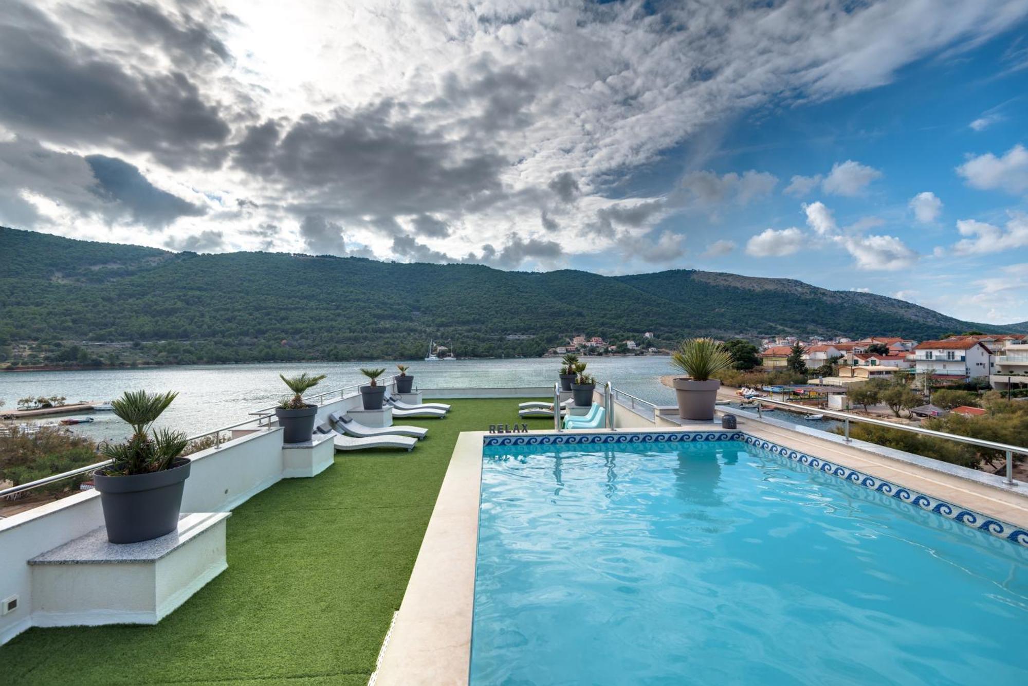 Apartments Holidays Roko Grebaštica エクステリア 写真